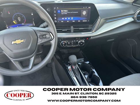 Used 2025 Chevrolet Trax LT image 25