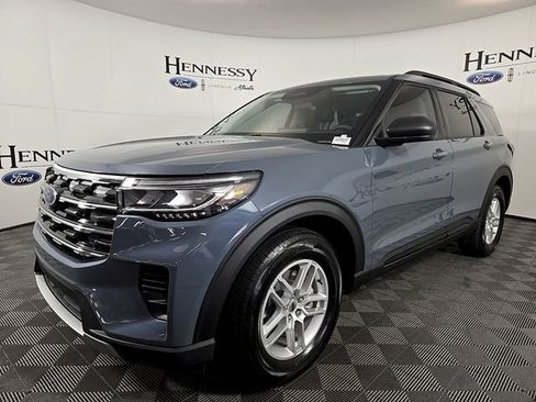 Used 2026 Ford Explorer Active RWD image 2