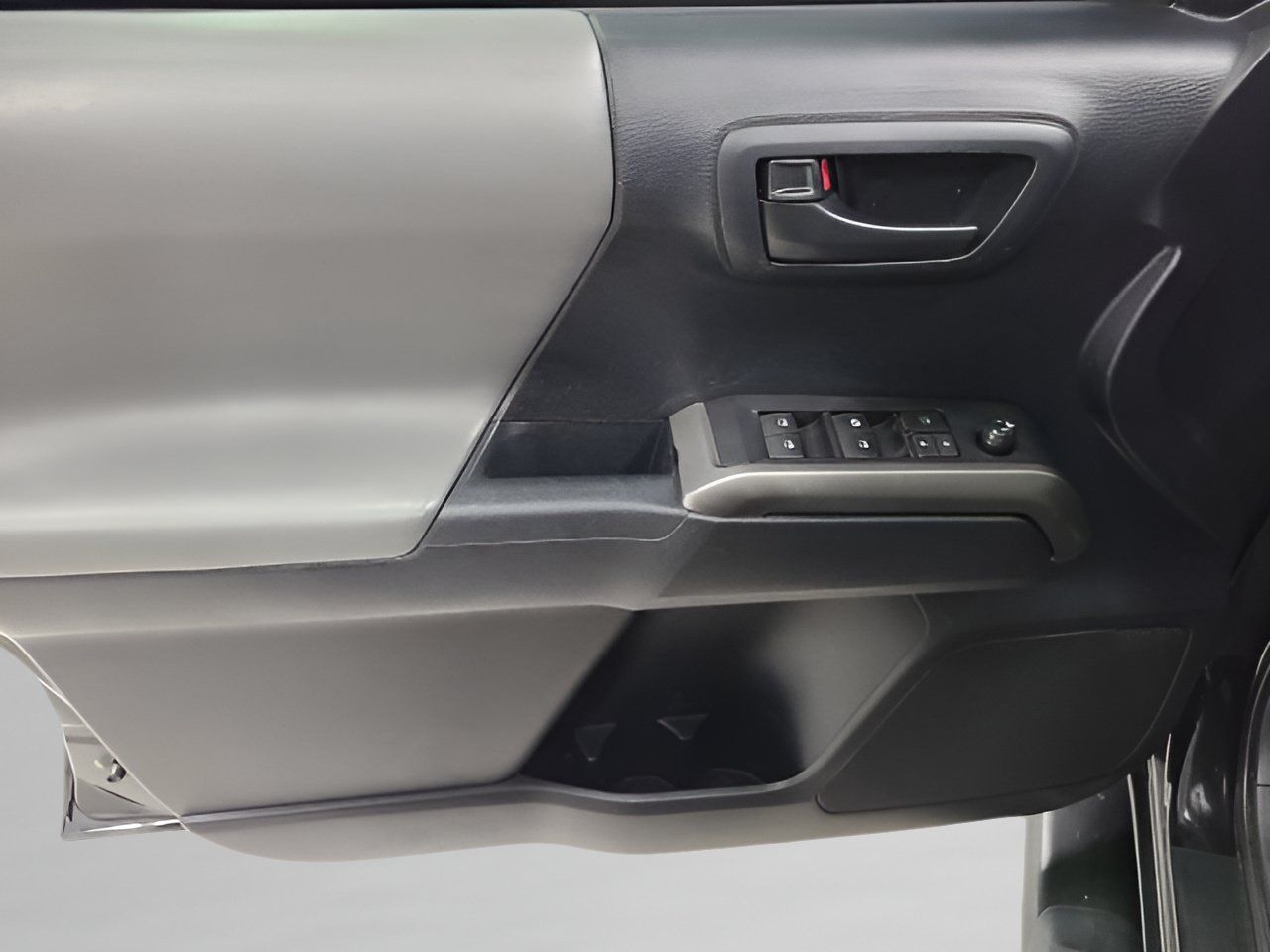 Used 2019 Toyota Tacoma SR5 AWD/4WD image 20