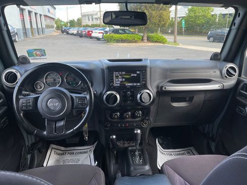 Used 2014 Jeep Wrangler Unlimited Sahara w/ Dual Top Group AWD/4WD image 18