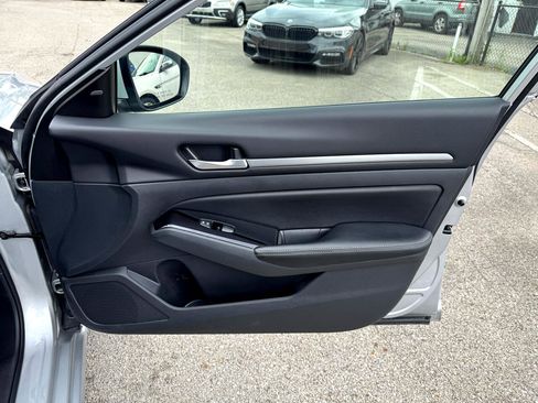 Used 2023 Nissan Altima 2.5 SV image 17