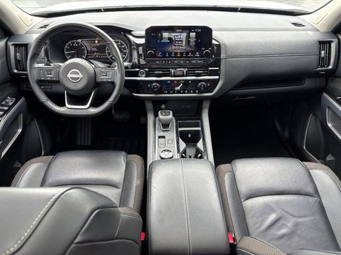 Used 2024 Nissan Pathfinder SL w/ SL Premium Package AWD/4WD image 12