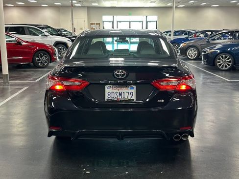 Used 2018 Toyota Camry SE FWD image 6