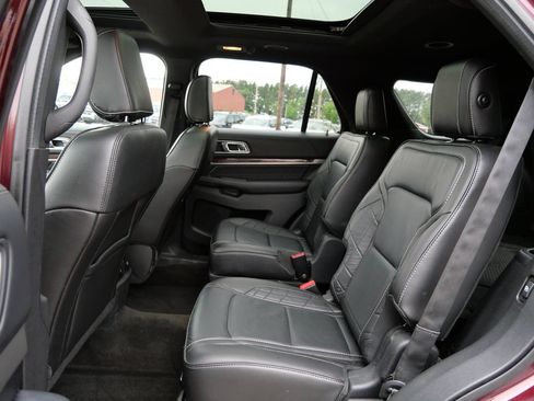 Certified 2018 Ford Explorer Platinum AWD/4WD image 16