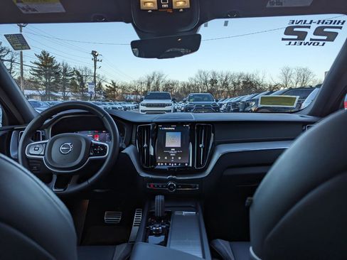Used 2022 Volvo XC60 B5 R-Design w/ Advanced Package image 38