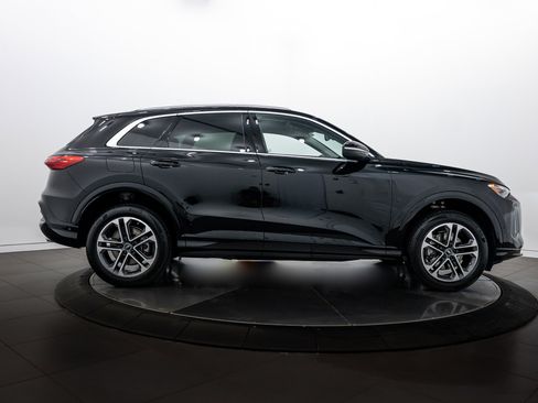 Used 2025 Audi Q5 Premium w/ Convenience Package AWD/4WD image 3