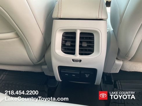 Used 2019 Jeep Cherokee Limited AWD/4WD image 16