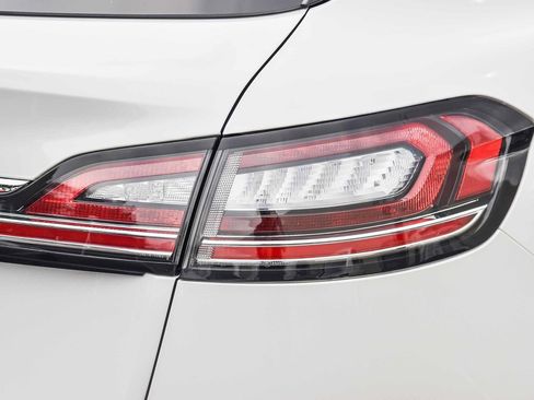 Used 2022 Lincoln Nautilus Reserve w/ Luxury Package image 7