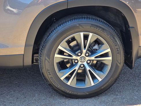 Used 2019 Toyota Highlander LE image 32
