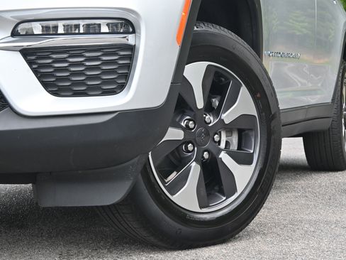 Used 2023 Jeep Grand Cherokee 4WD 4xe image 36