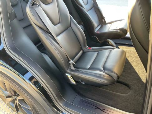 Used 2020 Tesla Model X Long Range image 12
