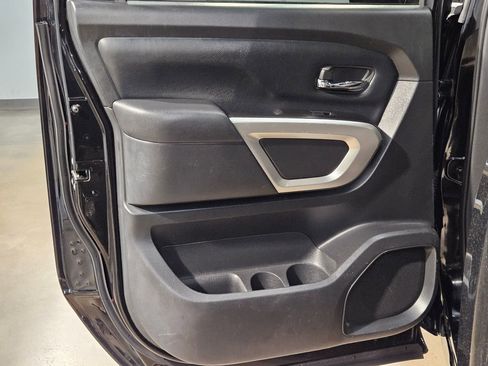 Used 2023 Nissan Titan SV image 33