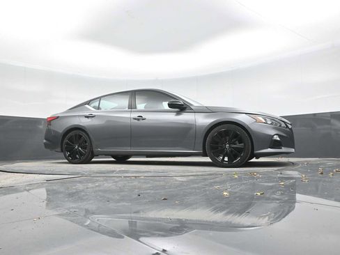 Used 2022 Nissan Altima 2.5 SR image 37