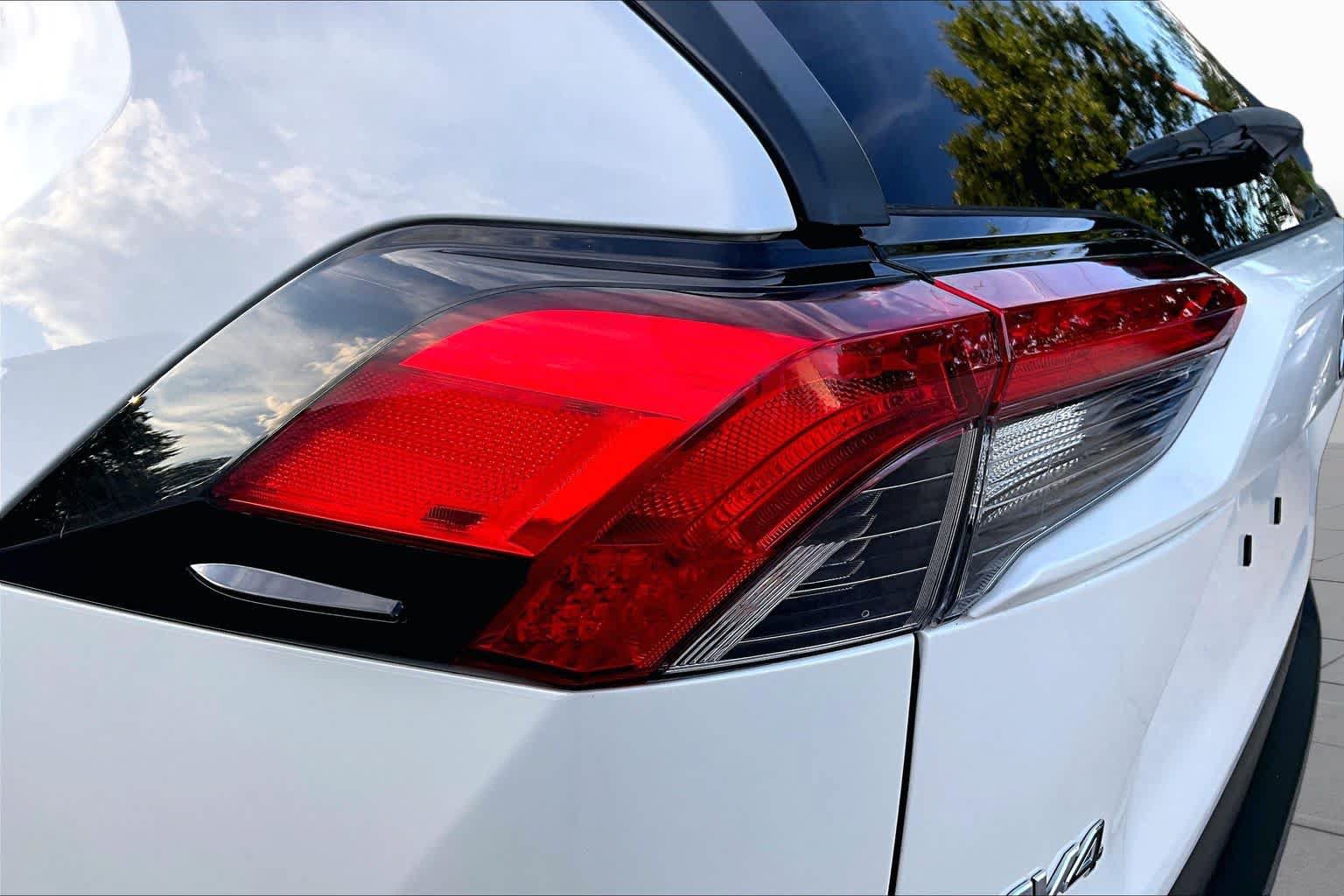 Certified 2022 Toyota RAV4 XLE Premium AWD/4WD image 27