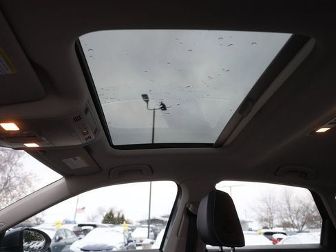 Used 2025 Volkswagen Jetta SE w/ Sunroof Package image 41