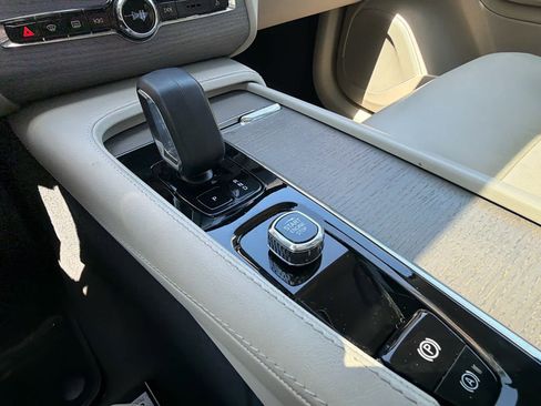 Certified 2025 Volvo XC90 B5 Plus w/ Protection Package Premier AWD/4WD image 30