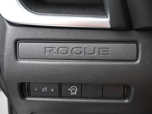 Used 2024 Nissan Rogue S FWD image 19