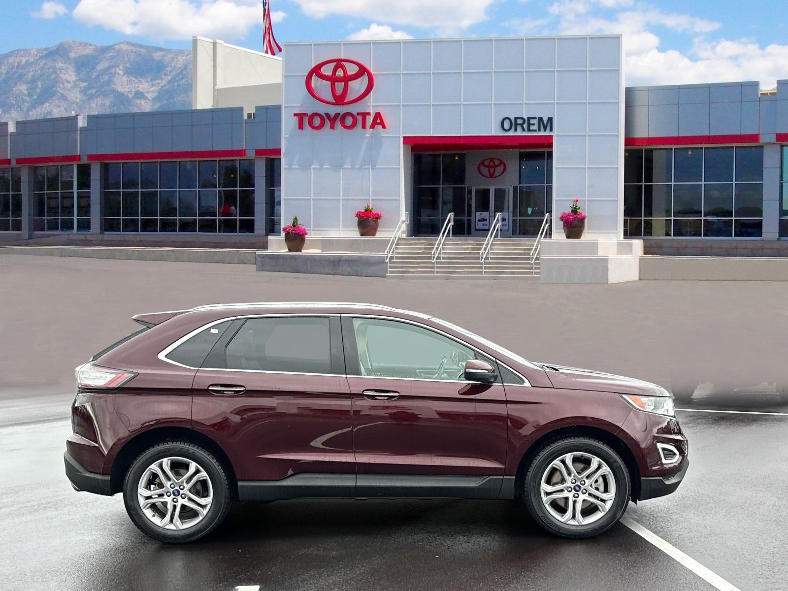 Used 2018 Ford Edge Titanium w/ Technology Package AWD/4WD image 3