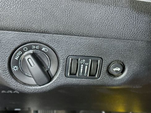 Used 2015 Chrysler 300 Limited RWD image 16