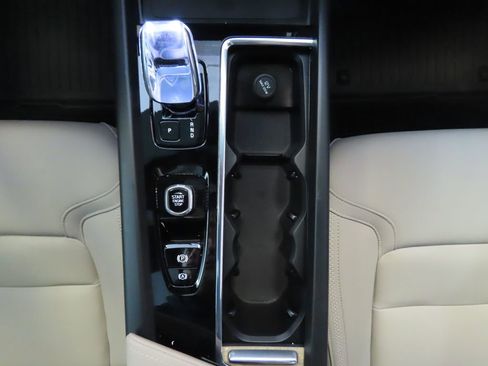 Used 2026 Volvo XC60 B5 Core w/ Protection Package Premier image 29