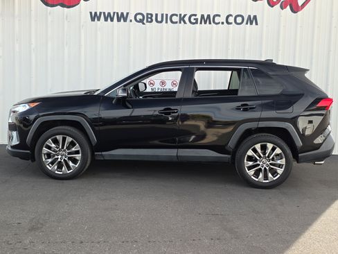 Used 2021 Toyota RAV4 XLE Premium image 4