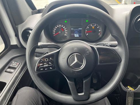 Used 2023 Mercedes-Benz Sprinter 2500 image 15