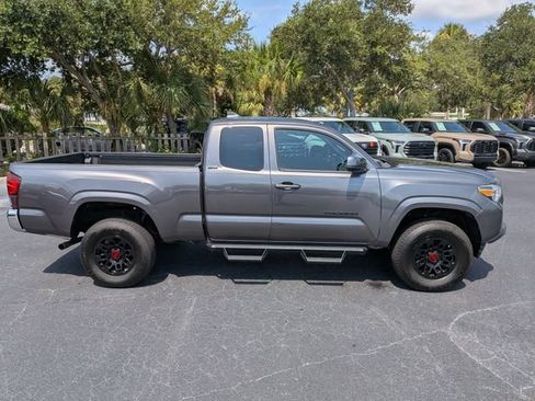 Used 2022 Toyota Tacoma SR5 RWD image 2
