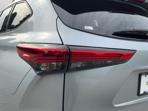 Used 2020 Toyota Highlander Platinum AWD/4WD image 29