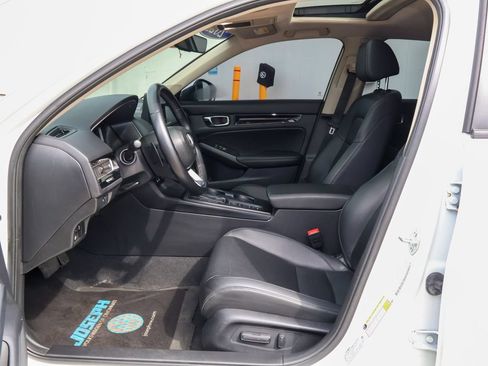 Used 2022 Honda Civic Touring image 11