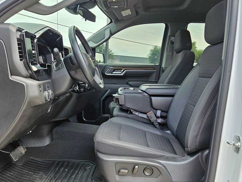 Used 2025 Chevrolet Silverado 1500 LT RWD image 17