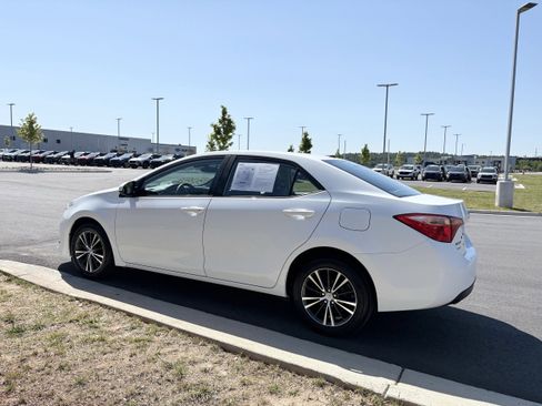 Used 2018 Toyota Corolla LE w/ LE Premium Package w/Moonroof FWD image 5