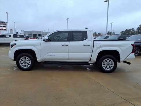 Certified 2025 Toyota Tacoma SR5 image 8