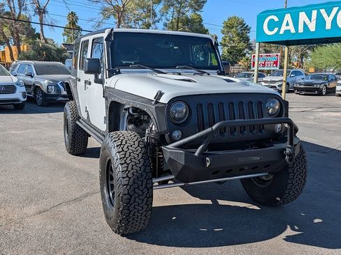 Used 2015 Jeep Wrangler Unlimited Rubicon image 2