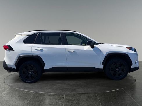 Used 2019 Toyota RAV4 LE FWD image 7