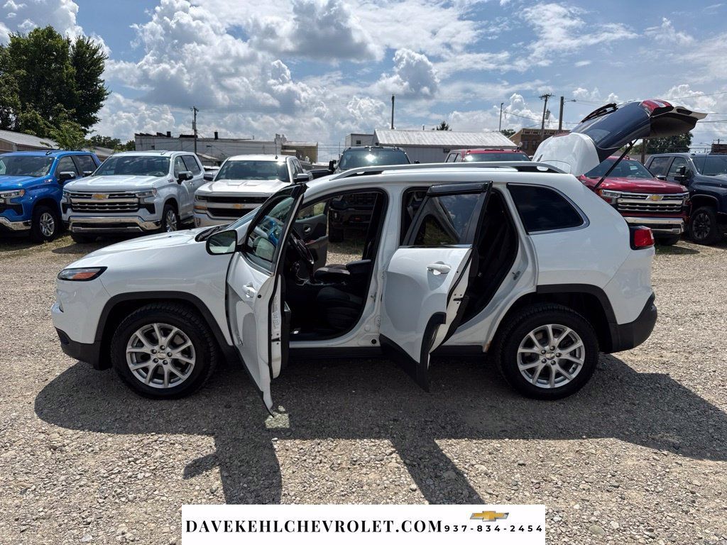 Used 2014 Jeep Cherokee Latitude FWD image 32