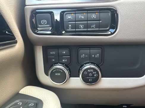 New 2026 GMC Yukon Denali w/ Sun & Power Step Package AWD/4WD image 6