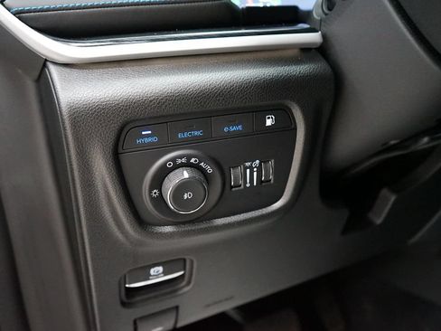 Used 2023 Jeep Grand Cherokee Trailhawk AWD/4WD image 34