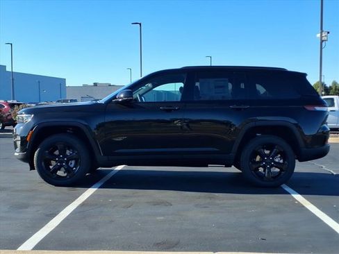 New 2025 Jeep Grand Cherokee Altitude image 3