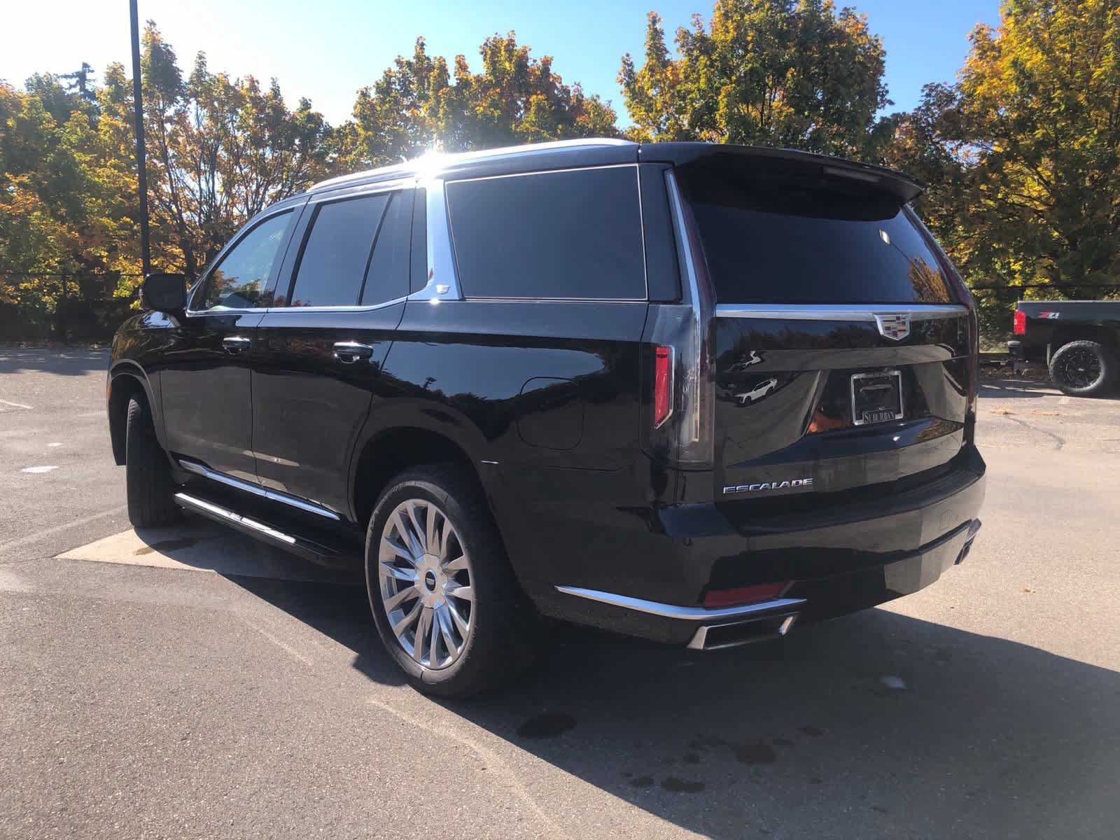 Used 2021 Cadillac Escalade Premium Luxury AWD/4WD image 5