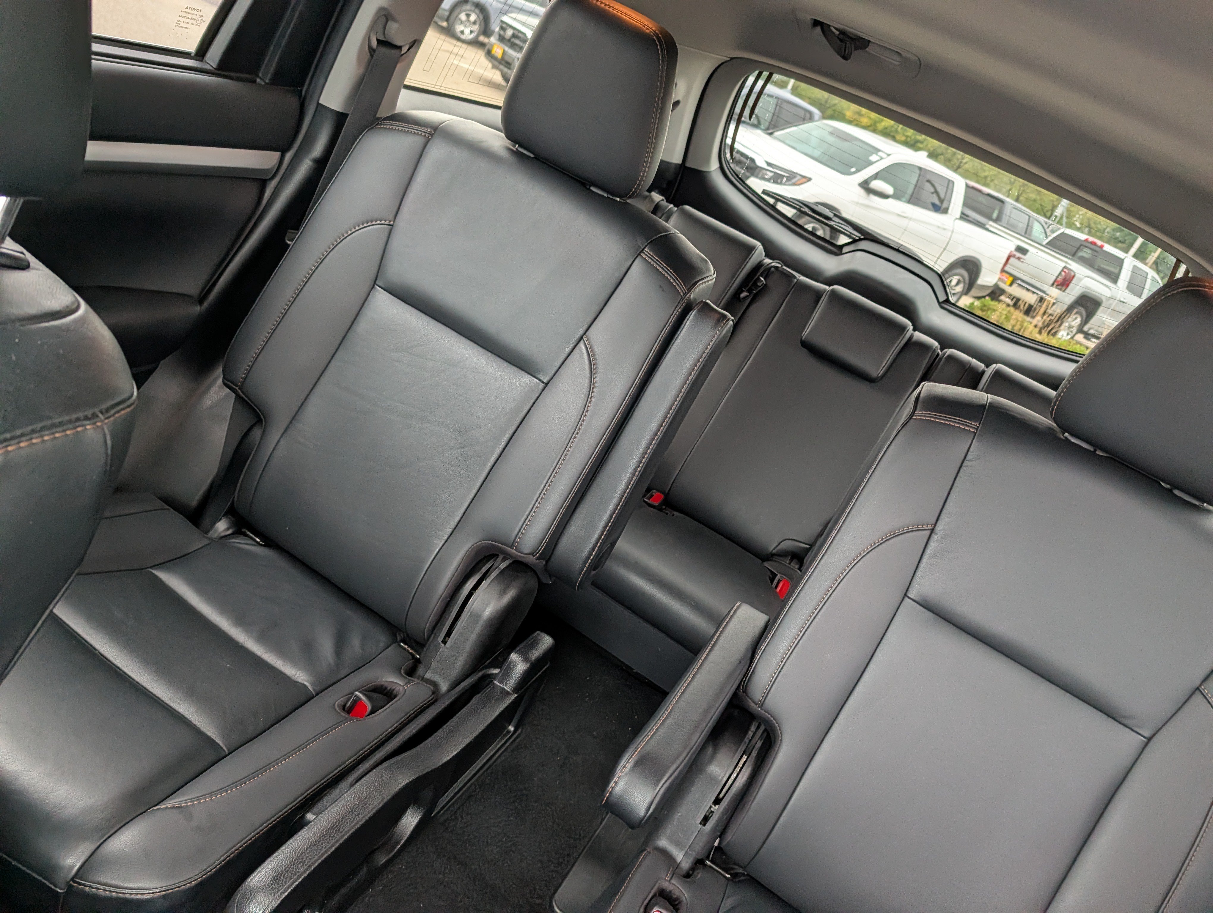 Used 2019 Toyota Highlander XLE AWD/4WD image 12