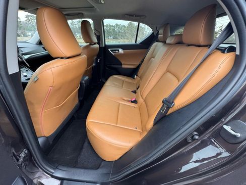 Used 2012 Lexus CT 200h Premium image 8