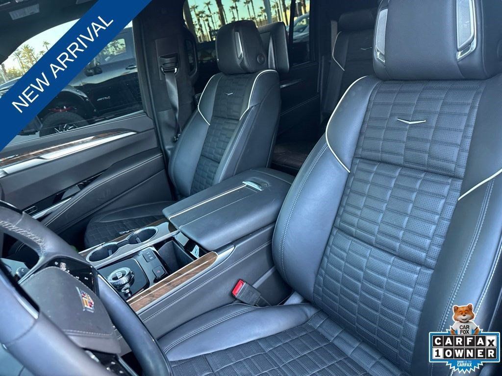 Used 2026 Cadillac Escalade ESV Platinum Sport w/ LPO, ONYX Package AWD/4WD image 24