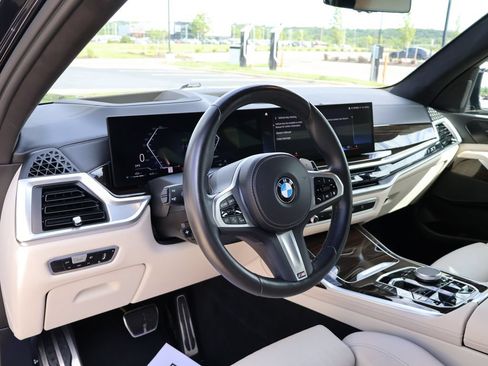 Used 2023 BMW X7 xDrive40i w/ M Sport Package AWD/4WD image 86