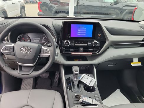 New 2026 Toyota Highlander XLE AWD/4WD image 18