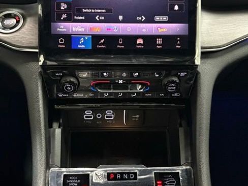 New 2025 Jeep Grand Cherokee Overland w/ Luxury Tech Group IV AWD/4WD image 17