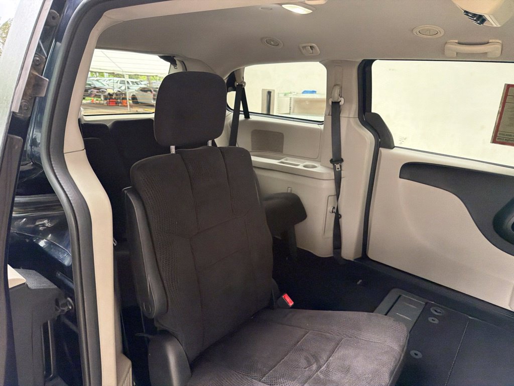 Used 2013 Dodge Grand Caravan SE FWD image 24