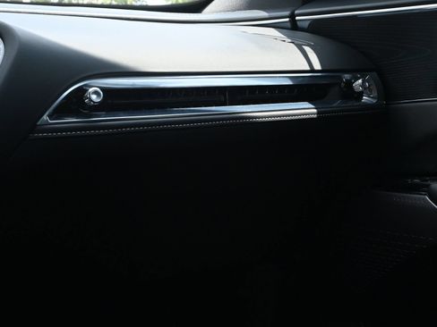 Used 2024 Cadillac Lyriq Luxury RWD image 9