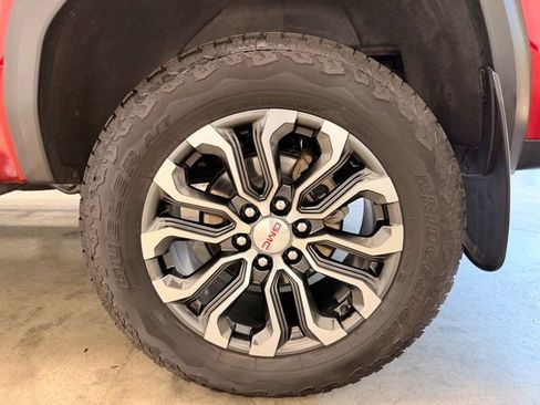 Used 2025 GMC Canyon Denali AWD/4WD image 14