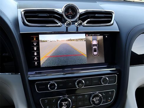 Used 2023 Bentley Bentayga Extended Wheelbase image 27