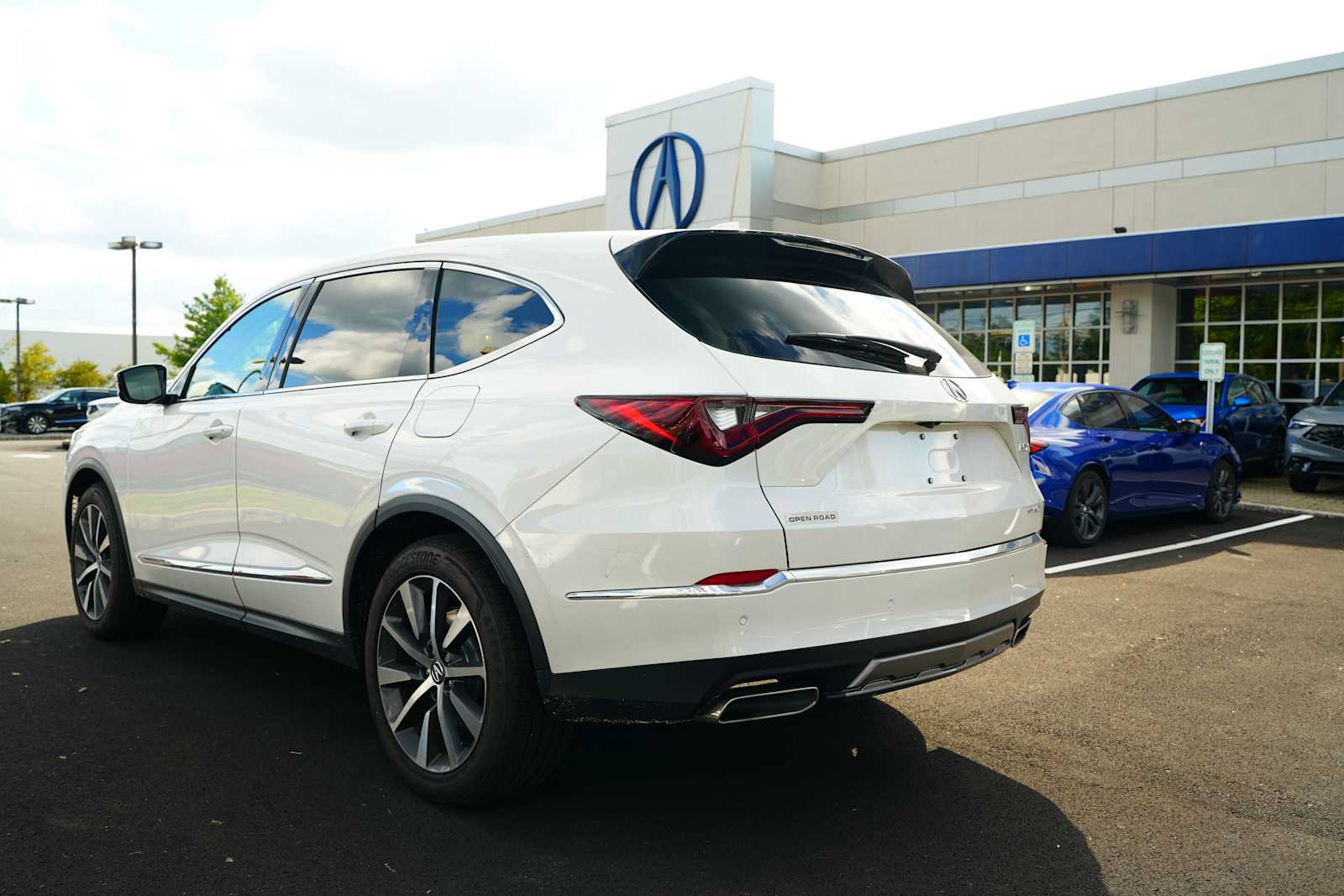Used 2026 Acura MDX w/ Technology Package AWD/4WD image 4